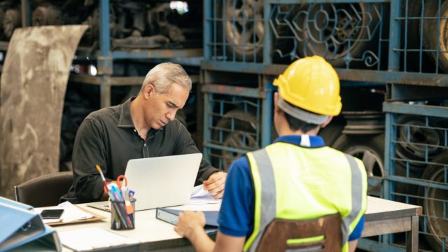 Mastering Performance Management: 5 Common Barriers and How to Beat Them